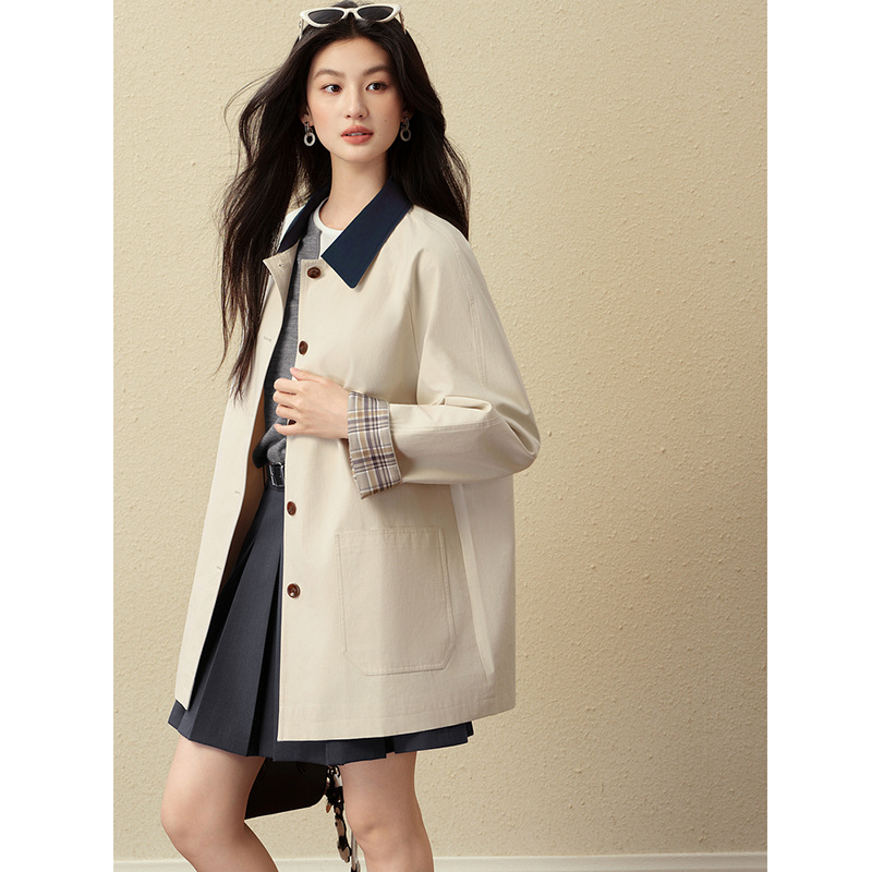 Geacă de damă cu panouri, amestec bumbac-poliester, croială lejeră, guler cu rever, lungime medie