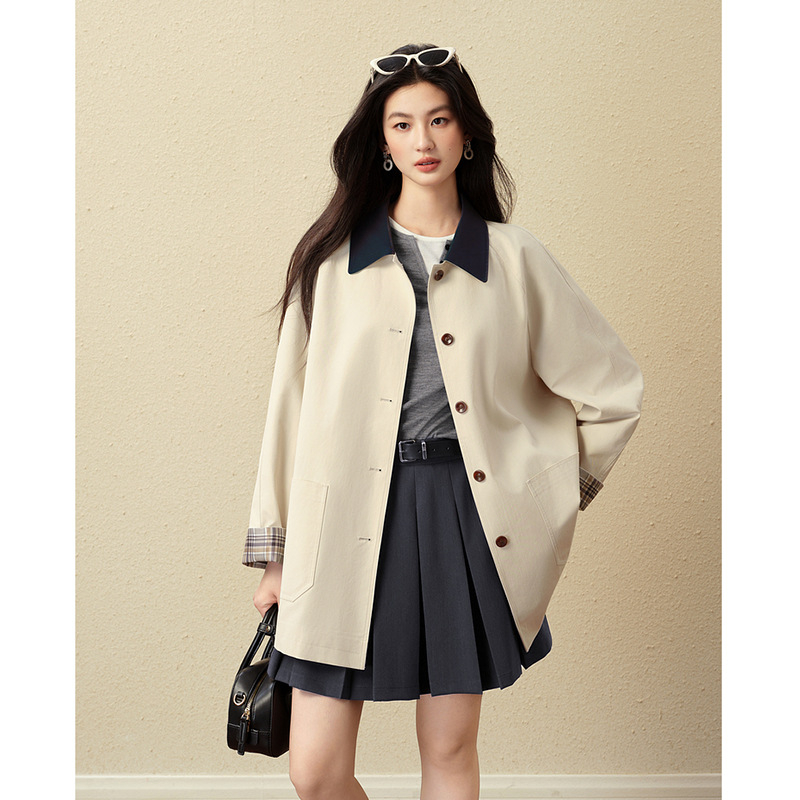 Geacă de damă cu panouri, amestec bumbac-poliester, croială lejeră, guler cu rever, lungime medie