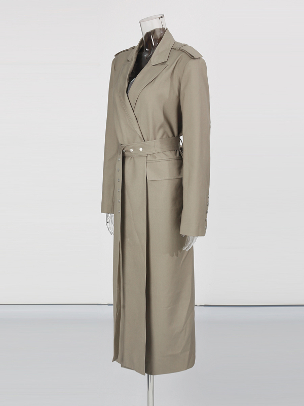 Duga ženska jakna u britskom stilu s reverom i remenom; mješavina poliestera i pamuka, panelni dizajn, dugi rukavi, jesen 2025