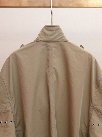 Női windbreaker dzseki álló gallérral, húzózsinórral és cipzáras záródással — poliészker, lazán szabott