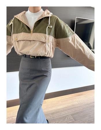 Kratka windbreaker jakna s kapuljačom, dizajn usklađenih boja, poliester, tanak materijal, dugi rukavi, pulover stil