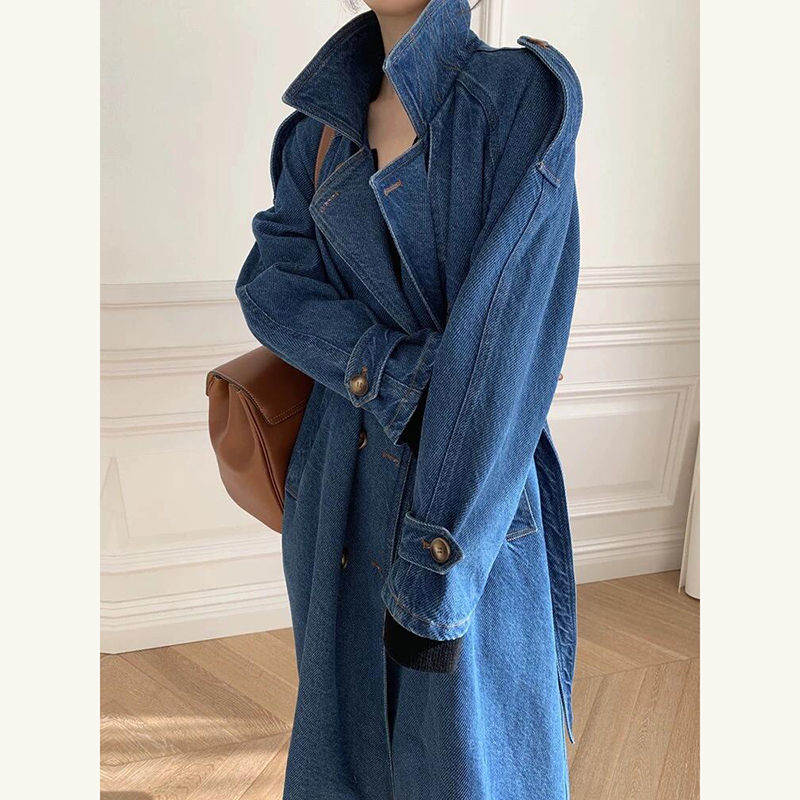 Ženski denim windbreaker kaput srednje dužine, proljeće–jesen 2025, retro britanski stil, naglašava struk, do koljena