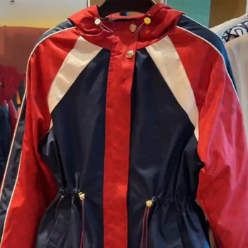 Ženska jakna s kapuljačom, srednje debljine, poliester, ležernog kroja, srednje duljine (65-80 cm)