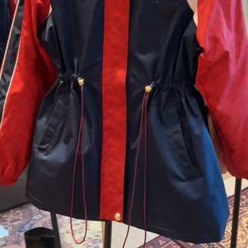 Ženska jakna s kapuljačom, srednje debljine, poliester, ležernog kroja, srednje duljine (65-80 cm)