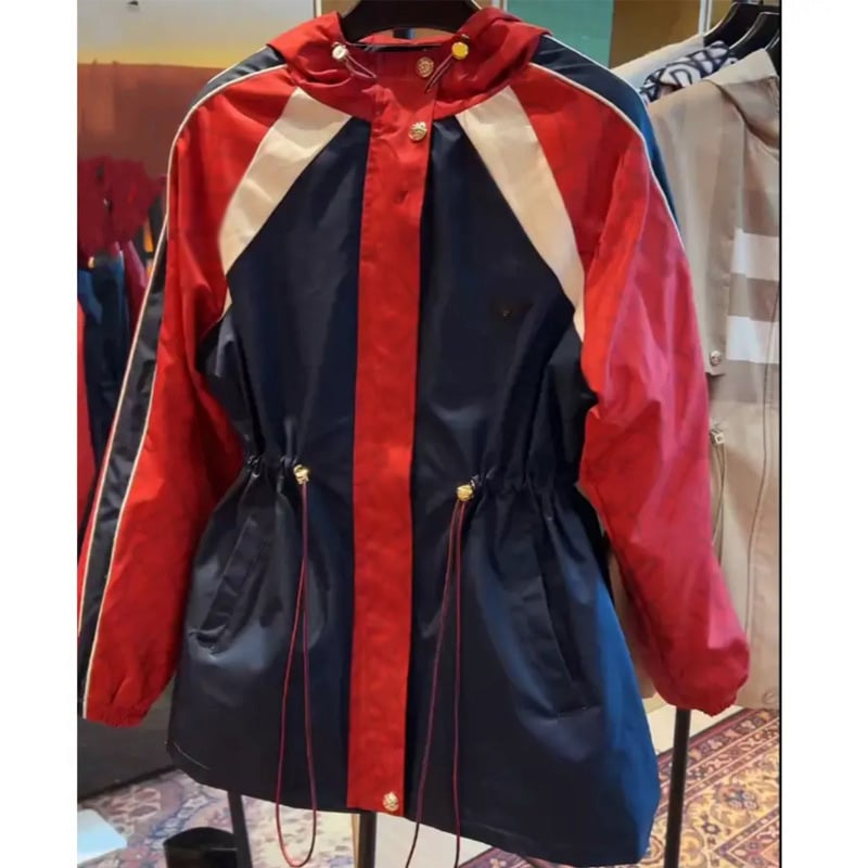 Ženska jakna s kapuljačom, srednje debljine, poliester, ležernog kroja, srednje duljine (65-80 cm)