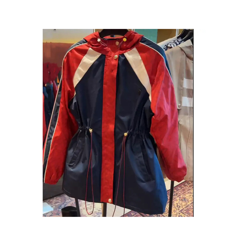 Ženska jakna s kapuljačom, srednje debljine, poliester, ležernog kroja, srednje duljine (65-80 cm)