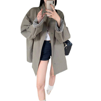 Geacă reversibilă tip windbreaker pentru femei, lungime medie, croială în A, guler înalt, fermoar, mâneci lungi; material chenille cu 50–70% elastan; Primăvara 2025