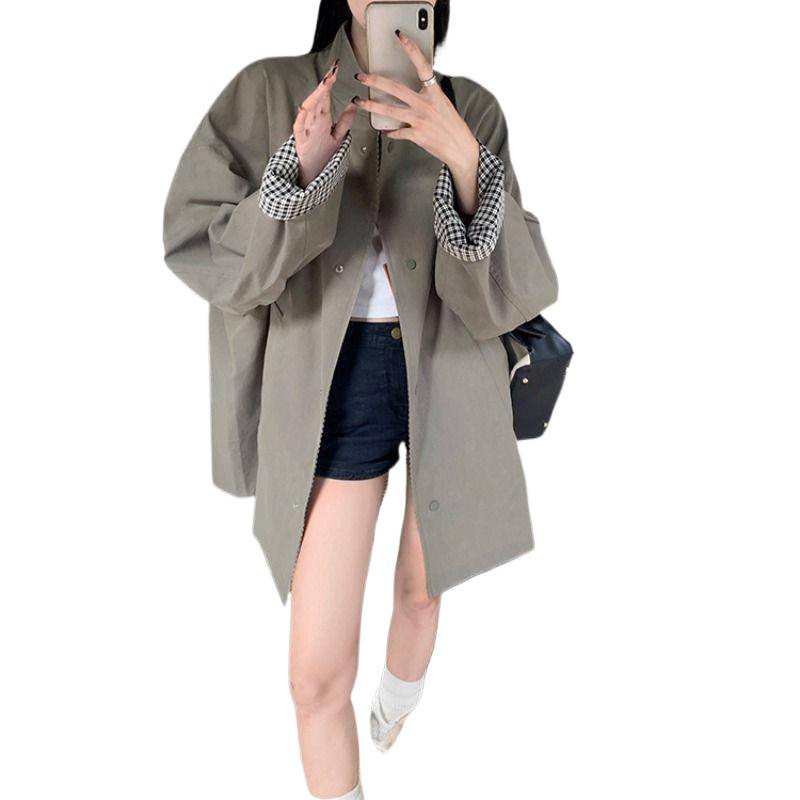 Geacă reversibilă tip windbreaker pentru femei, lungime medie, croială în A, guler înalt, fermoar, mâneci lungi; material chenille cu 50–70% elastan; Primăvara 2025