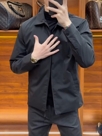 Muško sako s reverom za jesen – poslovni casual stil, svestran modni trend