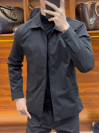 Muško sako s reverom za jesen – poslovni casual stil, svestran modni trend