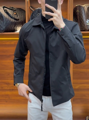 Muško sako s reverom za jesen – poslovni casual stil, svestran modni trend