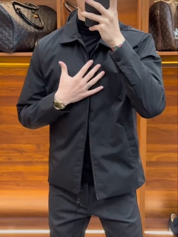 Muško sako s reverom za jesen – poslovni casual stil, svestran modni trend