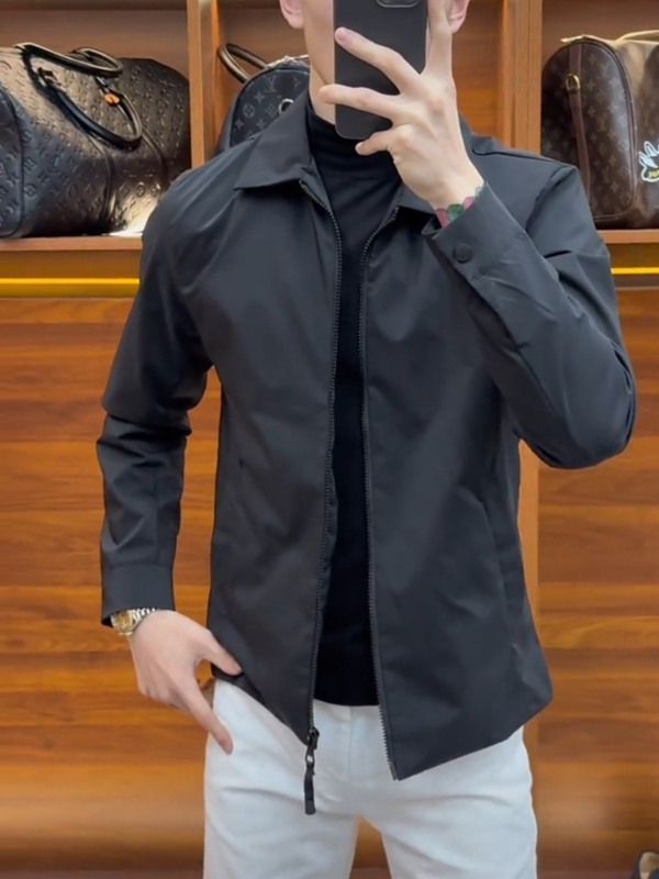 Muško sako s reverom za jesen – poslovni casual stil, svestran modni trend