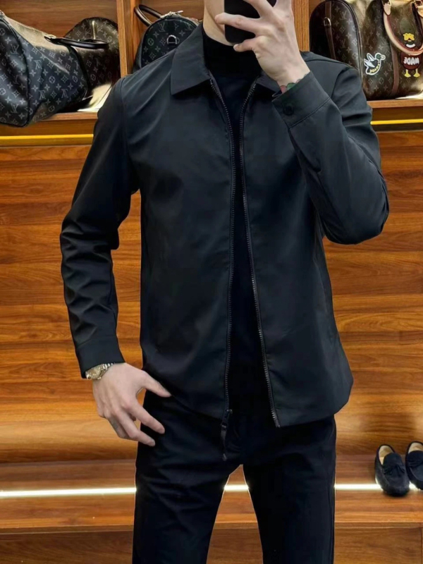 Muško sako s reverom za jesen – poslovni casual stil, svestran modni trend