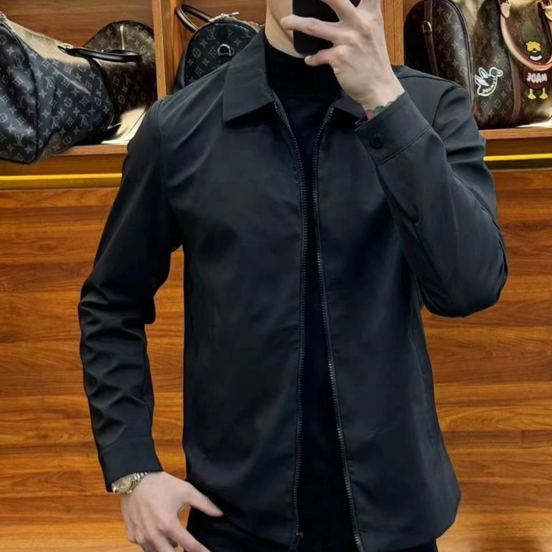 Muško sako s reverom za jesen – poslovni casual stil, svestran modni trend