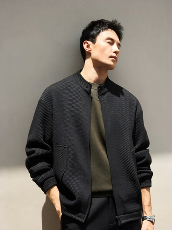 Sacou cu fermoar, exterior nylon 100%, căptușeală poliester, croi lejer