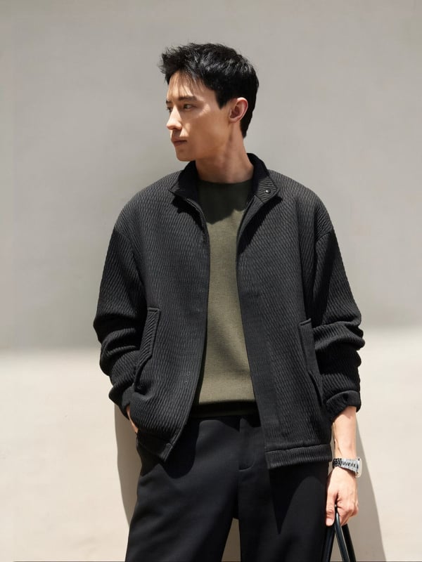 Sacou cu fermoar, exterior nylon 100%, căptușeală poliester, croi lejer