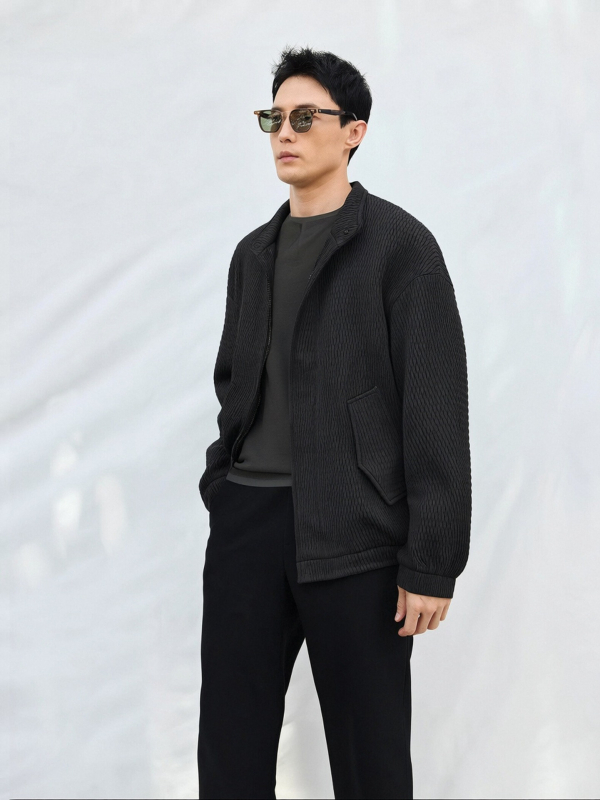 Sacou cu fermoar, exterior nylon 100%, căptușeală poliester, croi lejer