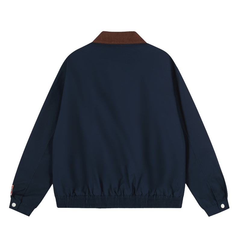 Jakna s izvezom zastave i kontrastnim ovratnikom, širok kroj, jednostruko kopčanje, jesen 2025