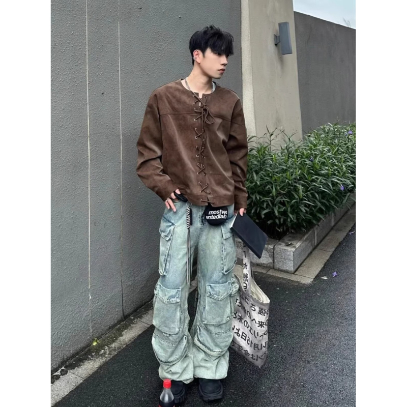 Jachetă de piele cu rever, croială lejeră, închidere simplă cu nasturi, țesătură principală 90% poliester, căptușeală 90% poliester