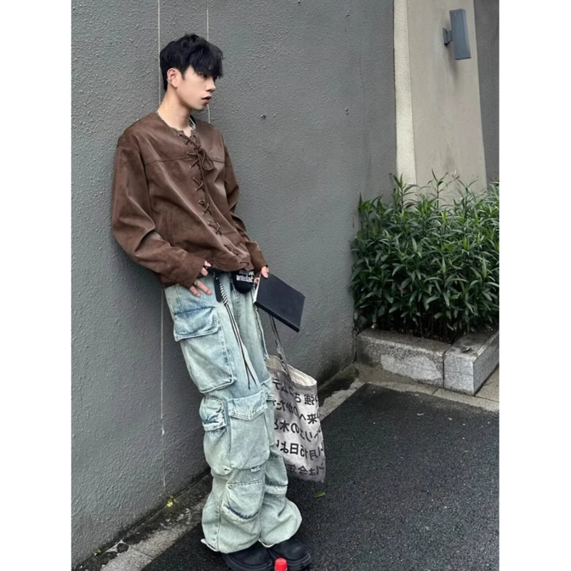 Jachetă de piele cu rever, croială lejeră, închidere simplă cu nasturi, țesătură principală 90% poliester, căptușeală 90% poliester