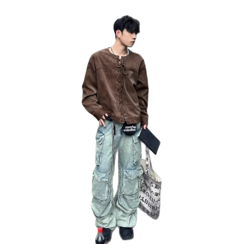 Jachetă de piele cu rever, croială lejeră, închidere simplă cu nasturi, țesătură principală 90% poliester, căptușeală 90% poliester