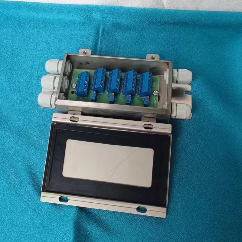 Nerezová oceľová spojovacia skrinka pre podlahový vážiaci systém, vodotesná a vlhkosťodolná, 5 otvorov, 4 vodiče