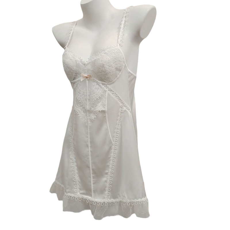 Nėrinių naktinukas su plonomis petnešėlėmis – be rankovių, V formos iškirptė, lengvas dirbtinės šilko audinys (80–90% poliesterio, trumpas ilgis)