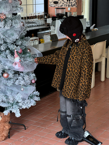 Dječja košula s leopard printom, ovratnik rever, podstavljena fleeceom i zatepljena, dugi rukavi, 95% pamuk Twill, zima 2025