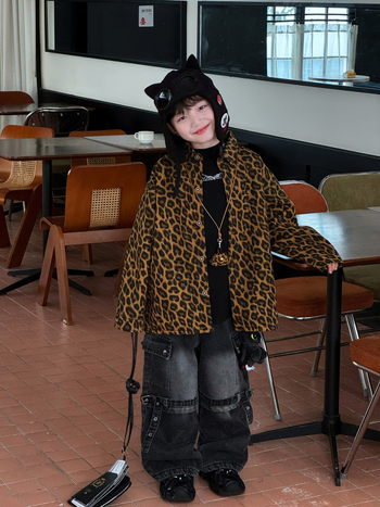 Dječja košula s leopard printom, ovratnik rever, podstavljena fleeceom i zatepljena, dugi rukavi, 95% pamuk Twill, zima 2025