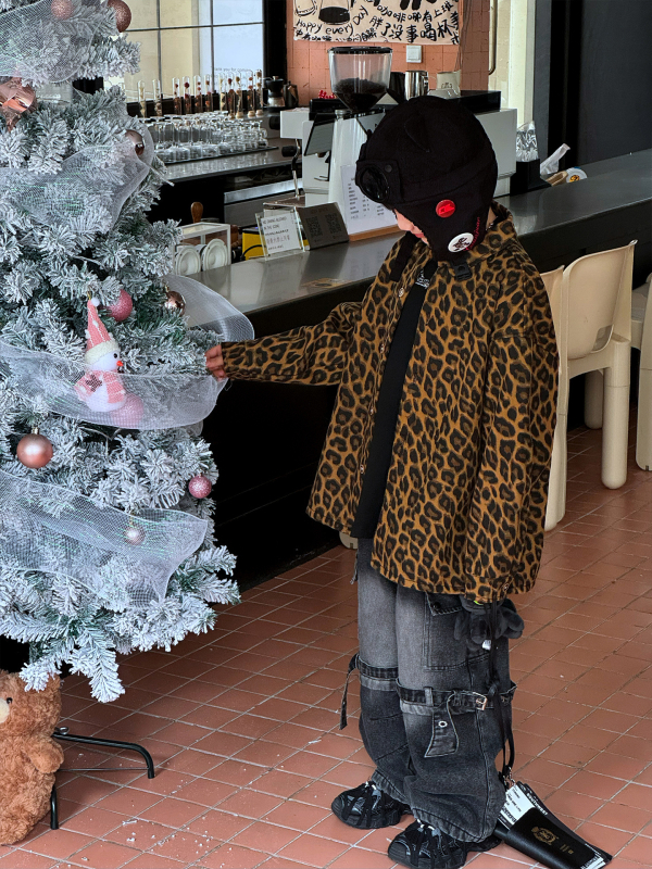 Dječja košula s leopard printom, ovratnik rever, podstavljena fleeceom i zatepljena, dugi rukavi, 95% pamuk Twill, zima 2025