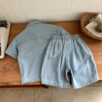 Dječji ljetni denim komplet: košulja s kratkim rukavima i šorc, pamuk 91–95%, mekano pranje enzimom, tanka tkanina