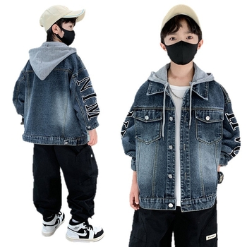 Fiúknak készült denim dzseki, koreai stílus, kapucniamentes, első soros zárás, tavasz–ősz 2025, betűs mintázat, 8 éves kortól