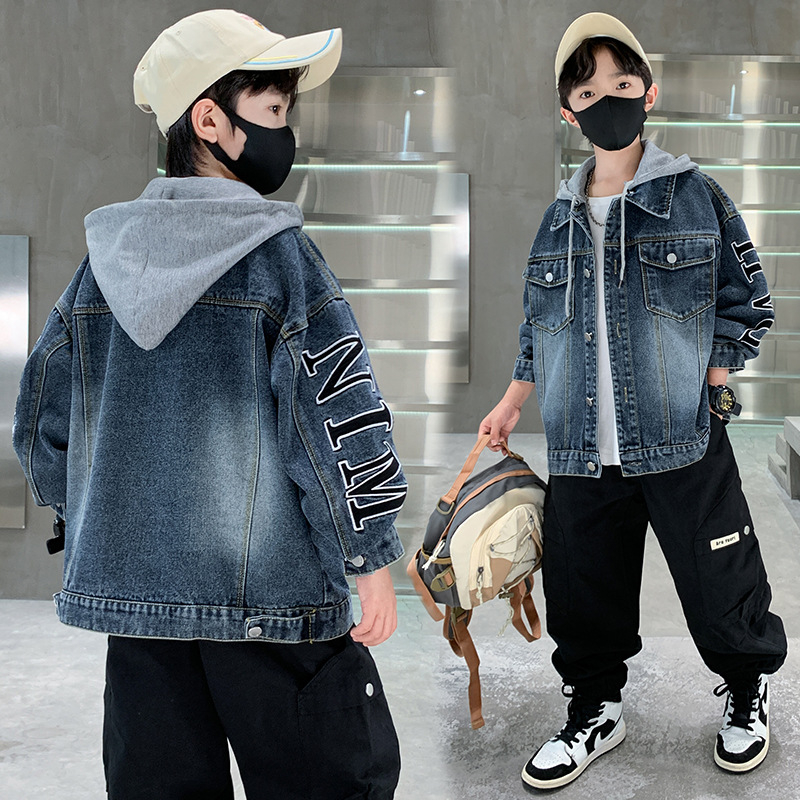 Fiúknak készült denim dzseki, koreai stílus, kapucniamentes, első soros zárás, tavasz–ősz 2025, betűs mintázat, 8 éves kortól