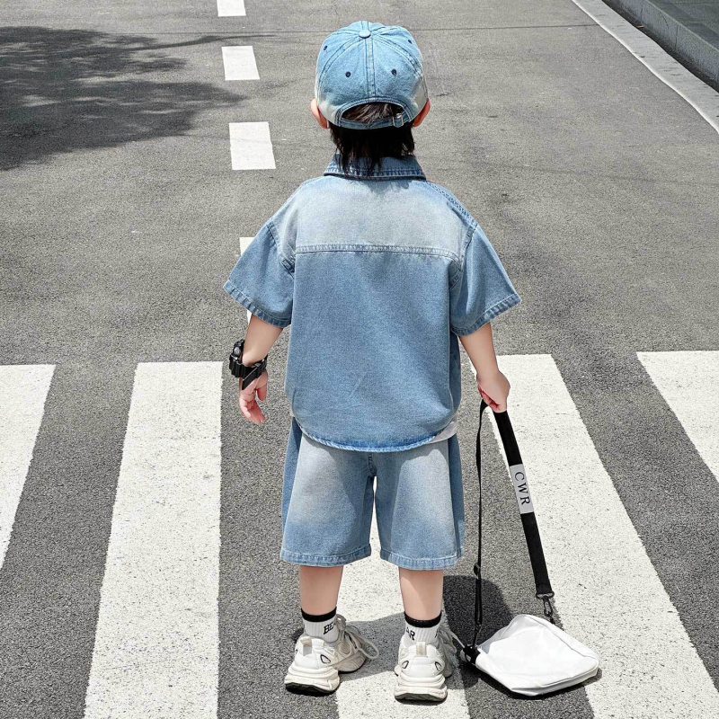 Dječji trodijelni ljetni kostim: denim košulja kratkih rukava i šortsevi, korejski stil, za uzrast 3–8 godina (100–140 cm), pamuk 55%