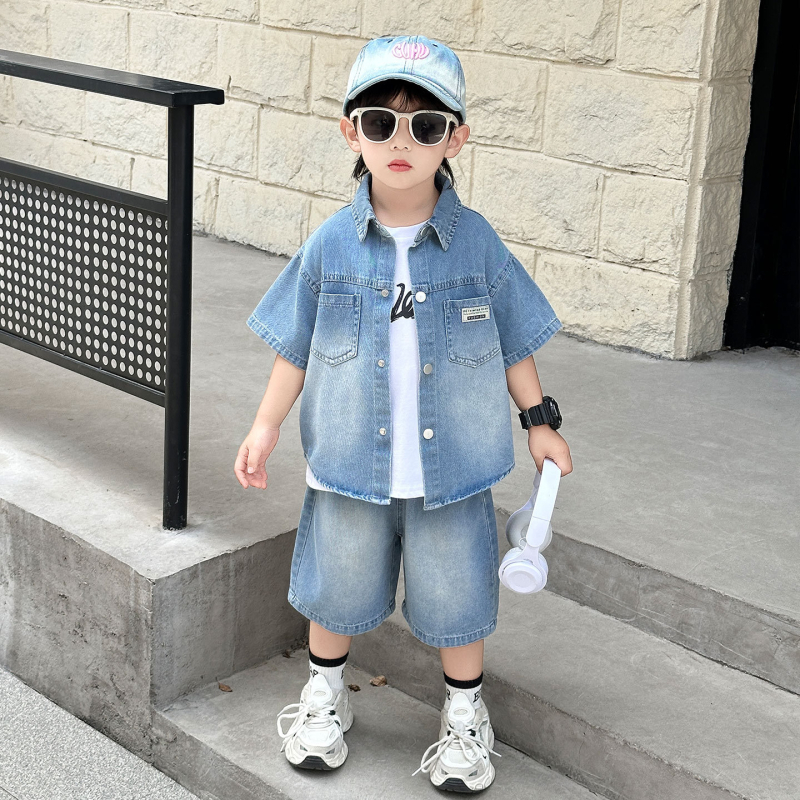 Dječji trodijelni ljetni kostim: denim košulja kratkih rukava i šortsevi, korejski stil, za uzrast 3–8 godina (100–140 cm), pamuk 55%