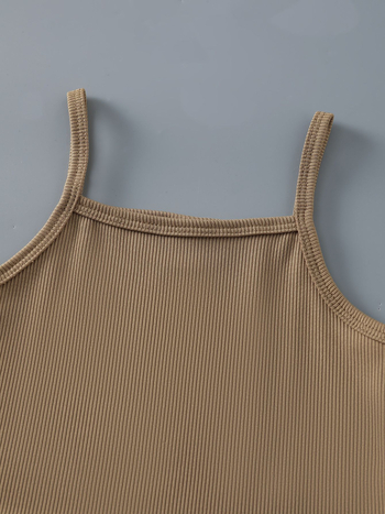 Háromrészes gyerek öltöny: galléros inget, denim mellény pántokkal és nadrág sötét mosással; anyag 80% pamut; puha felület és enzimes mosás; lányoknak 3–8 évesek.