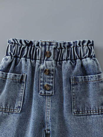 Háromrészes gyerek öltöny: galléros inget, denim mellény pántokkal és nadrág sötét mosással; anyag 80% pamut; puha felület és enzimes mosás; lányoknak 3–8 évesek.