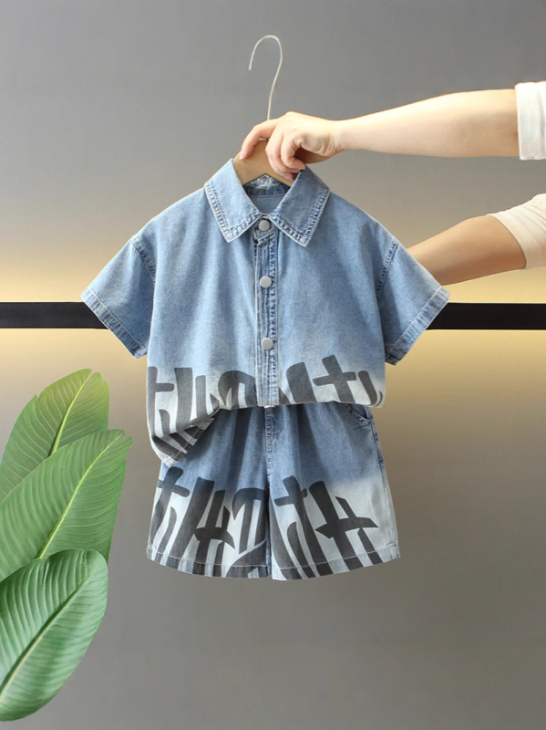 Dječji dvodjelni set od denimske košulje s kratkim rukavima i hlačama 3/4, pamukasto-prijateljski materijal, meka obrada, enzimno pranje, crtani uzorak, ljeto, 1–3 godine