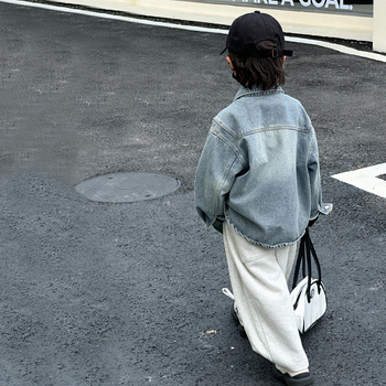 Jachetă de denim pentru copii în stil coreean (80% bumbac, 20% poliester; stil: versiune coreeană; închidere: cu nasturi; vârsta: 3–8 ani; sezoane: primăvară și toamnă)