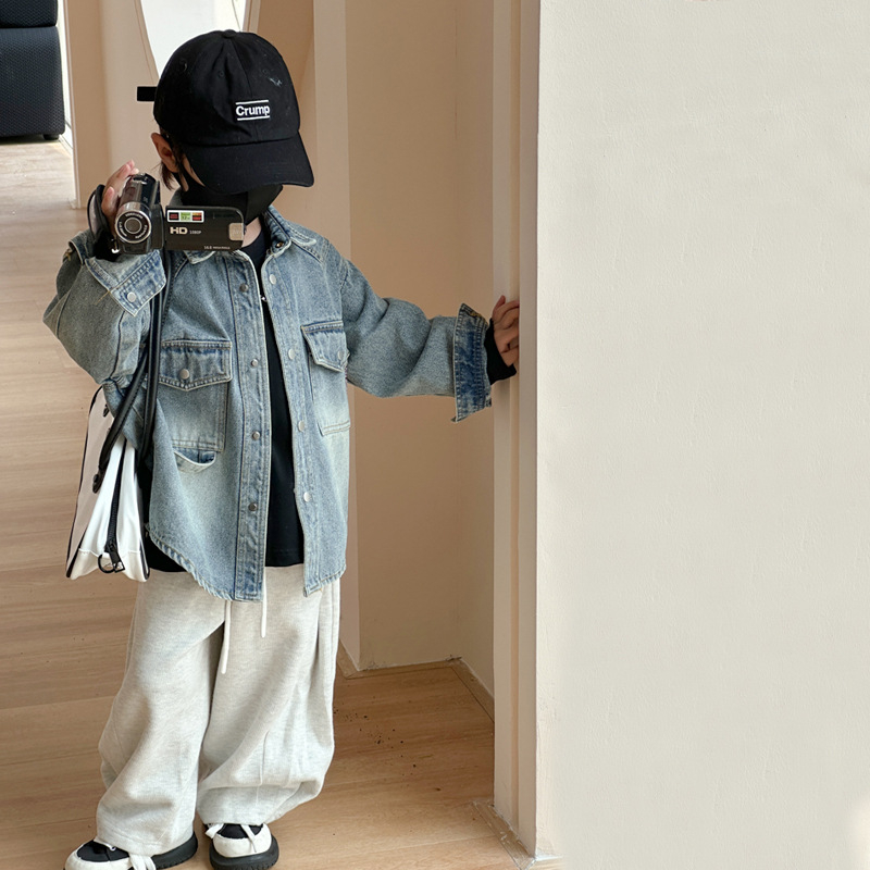 Jachetă de denim pentru copii în stil coreean (80% bumbac, 20% poliester; stil: versiune coreeană; închidere: cu nasturi; vârsta: 3–8 ani; sezoane: primăvară și toamnă)