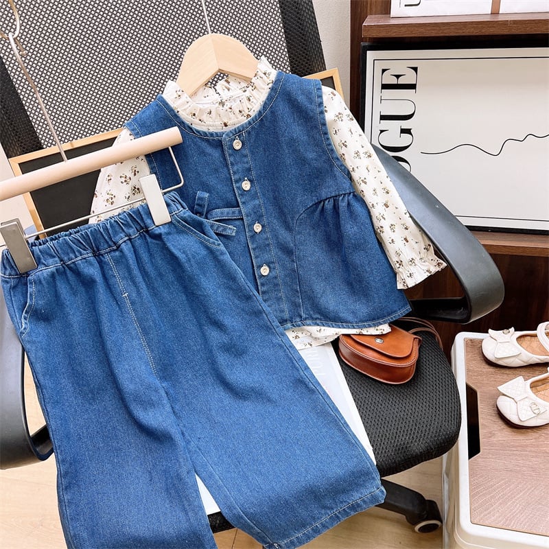 Set trei piese pentru copii: cămașă florală, vestă denim și pantaloni; imprimeu floral; material poliester 50%; pentru copii 3–8 ani; primăvară și toamnă