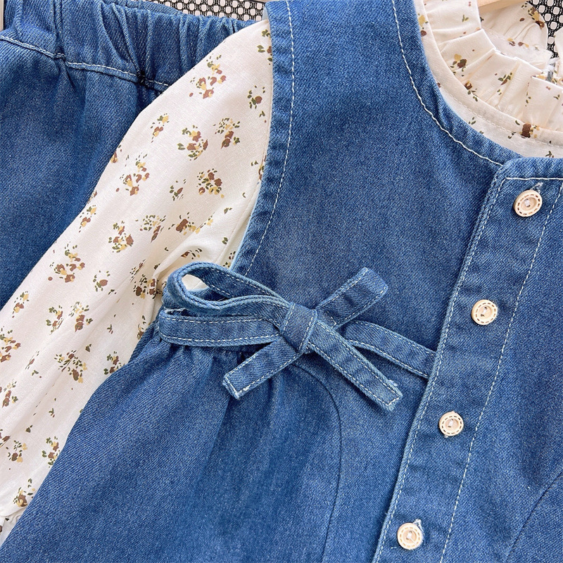 Set trei piese pentru copii: cămașă florală, vestă denim și pantaloni; imprimeu floral; material poliester 50%; pentru copii 3–8 ani; primăvară și toamnă