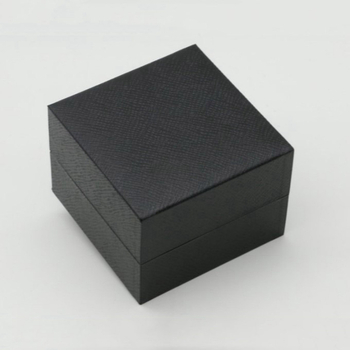 Kutija za sat s poklopcem – plastična kutija s površinom od gumirane kože i veluru unutrašnjosti; srebrno utiskivanje; brend Zhanhui