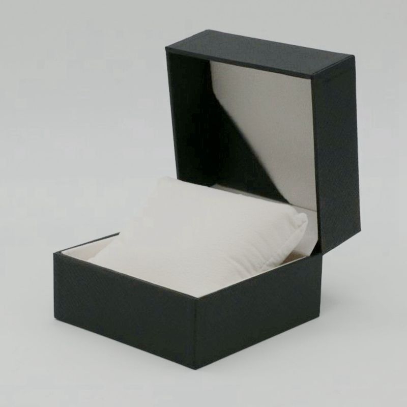 Kutija za sat s poklopcem – plastična kutija s površinom od gumirane kože i veluru unutrašnjosti; srebrno utiskivanje; brend Zhanhui