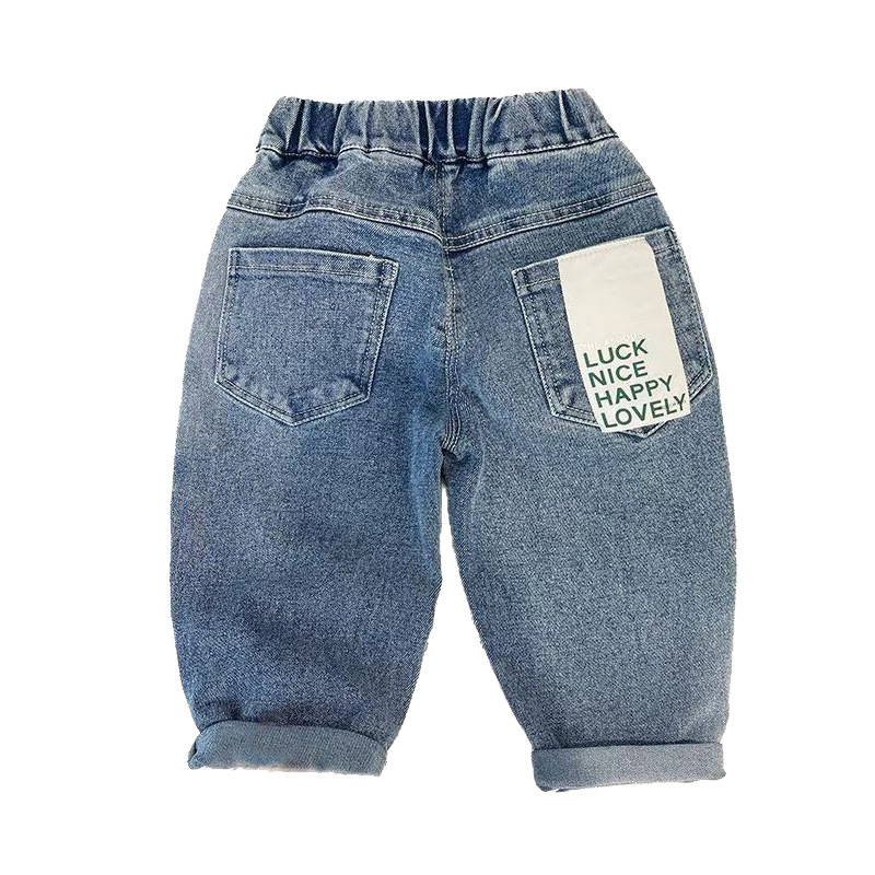 Dječje traperice za dječake – denim s 45% pamuka, srednje visine struka s elastičnim pojasom, uzrast 3–8 godina (100–140 cm), proljeće i jesen, otisak s slovima