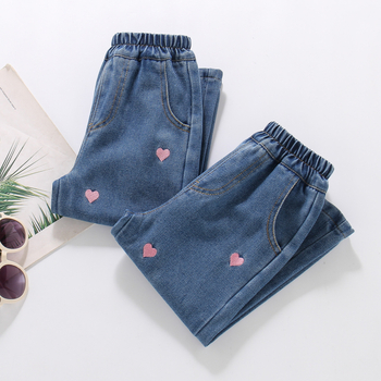 Lányoknak szóló farmernadrág – Slim fit, középső derék elasztikus öv, 75% pamut, szív hímzés, tavasz–ősz, 3–8 évesek