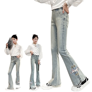 Lányoknak szánt farmernadrág, középmagas derekú, széles lábú, virágos mintázat, 70% pamut, 8 éves kortól