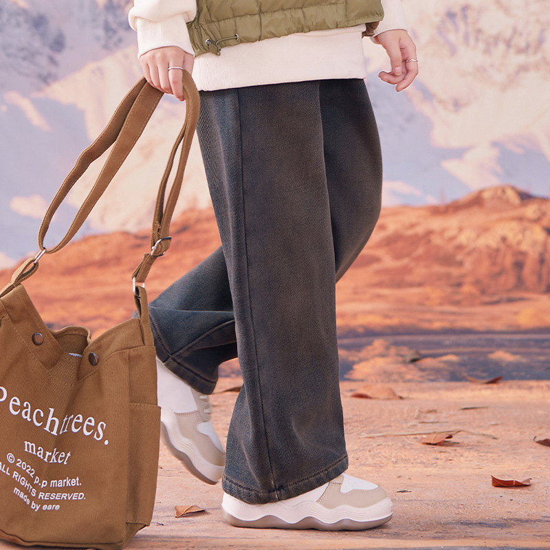 Dječje traperice za djevojčice s fleece podstavom, široke nogavice ravnog kroja, 90% pamuka, jesen 2025