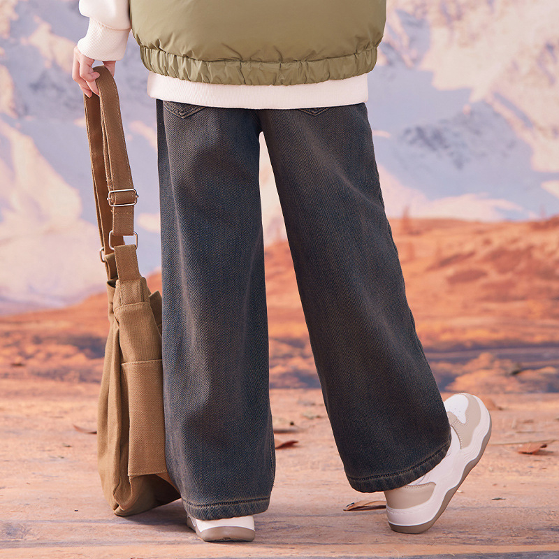 Dječje traperice za djevojčice s fleece podstavom, široke nogavice ravnog kroja, 90% pamuka, jesen 2025